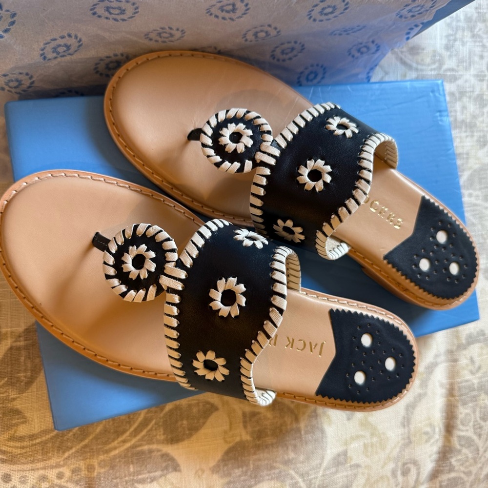 Jack Rogers Heritage Jacks II Flat Sandals in Navy/White, Size 9